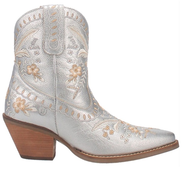 NWT Dingo Primrose Booties silver size 7 - Picture 2 of 6